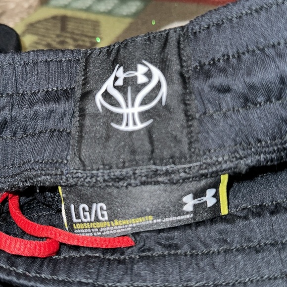 Under armor shorts - Picture 2 of 2